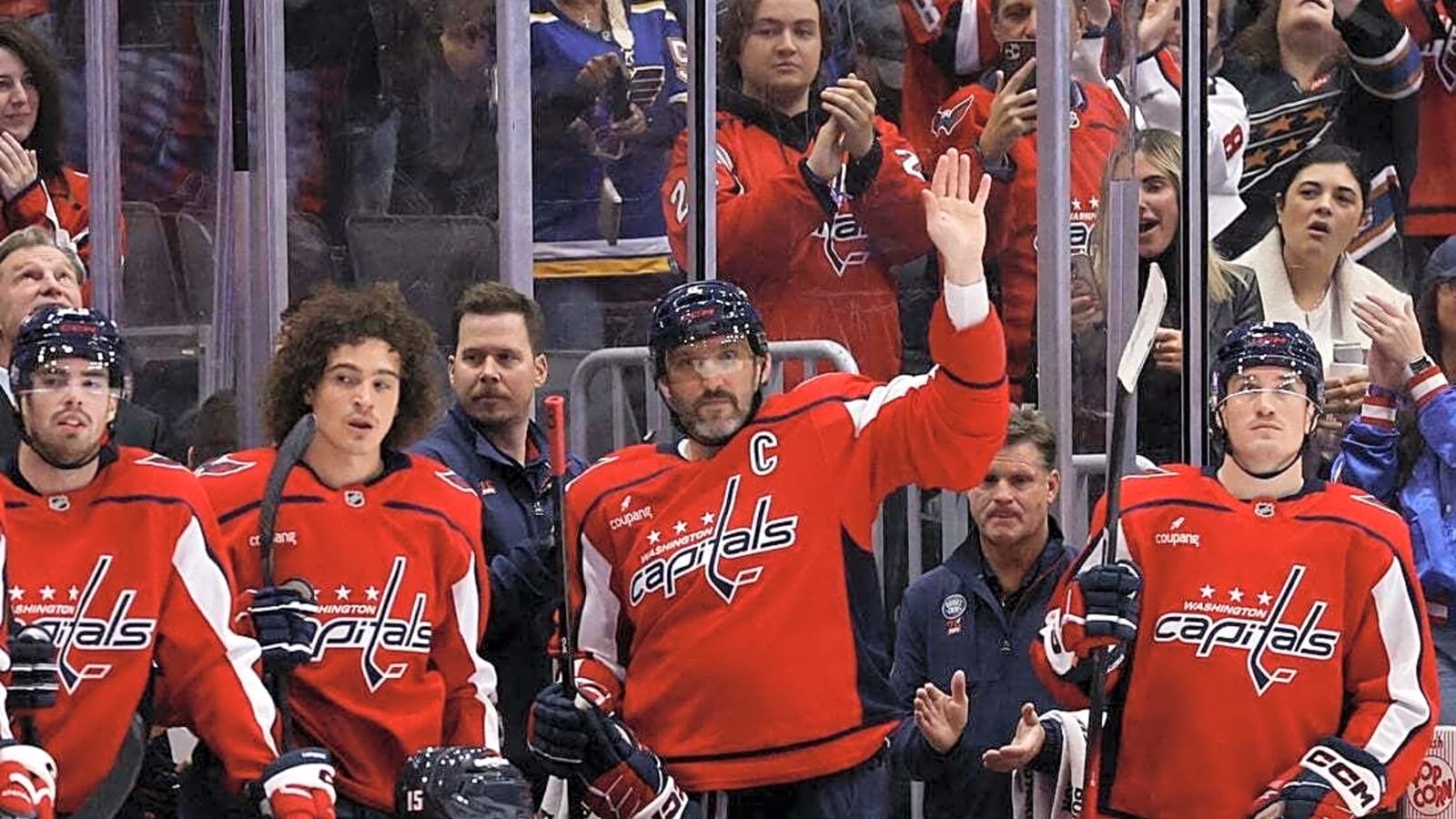 Capitals celebrate Alex Ovechkin's 900th goal in blowout of Blues