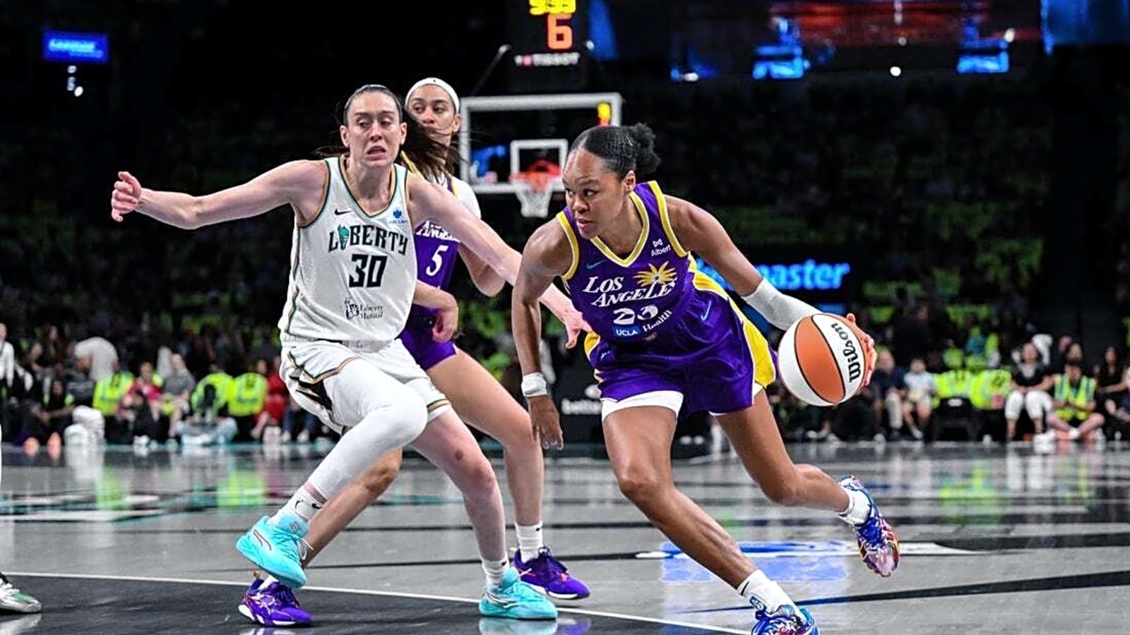 Liberty star Breanna Stewart exits early with lower leg injury