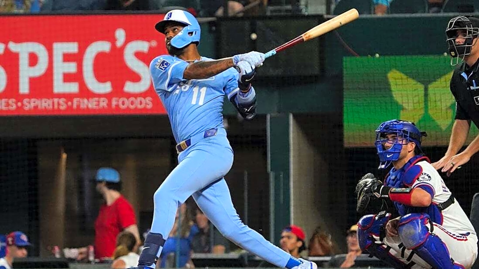 Maikel Garcia&#39;s 4 RBIs guide Royals past Rangers