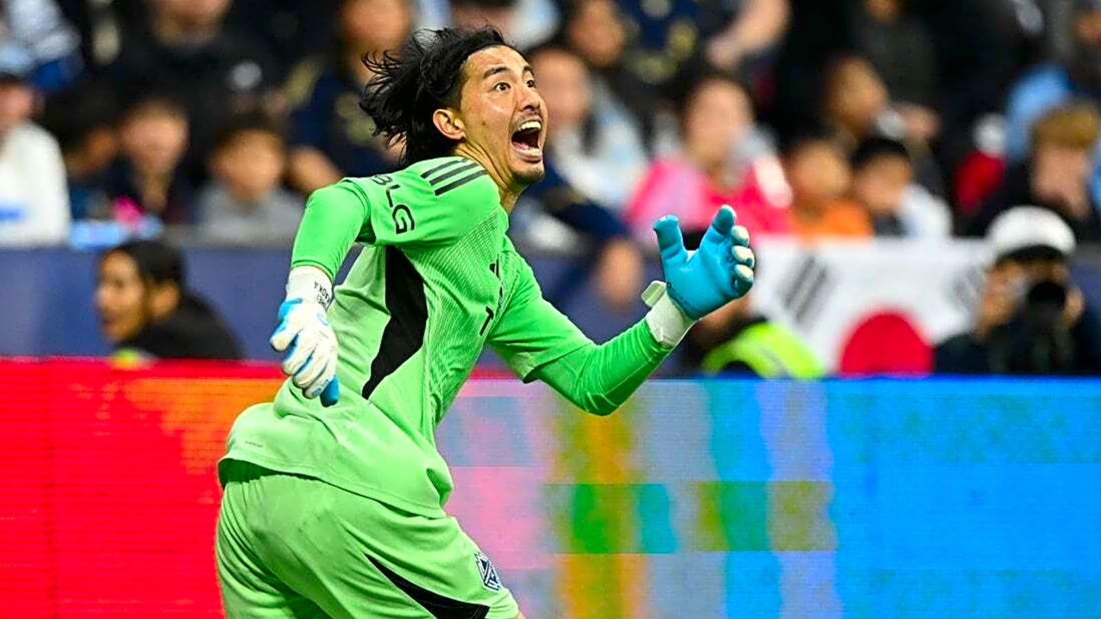 Whitecaps re-sign GK Yohei Takaoka through 2027