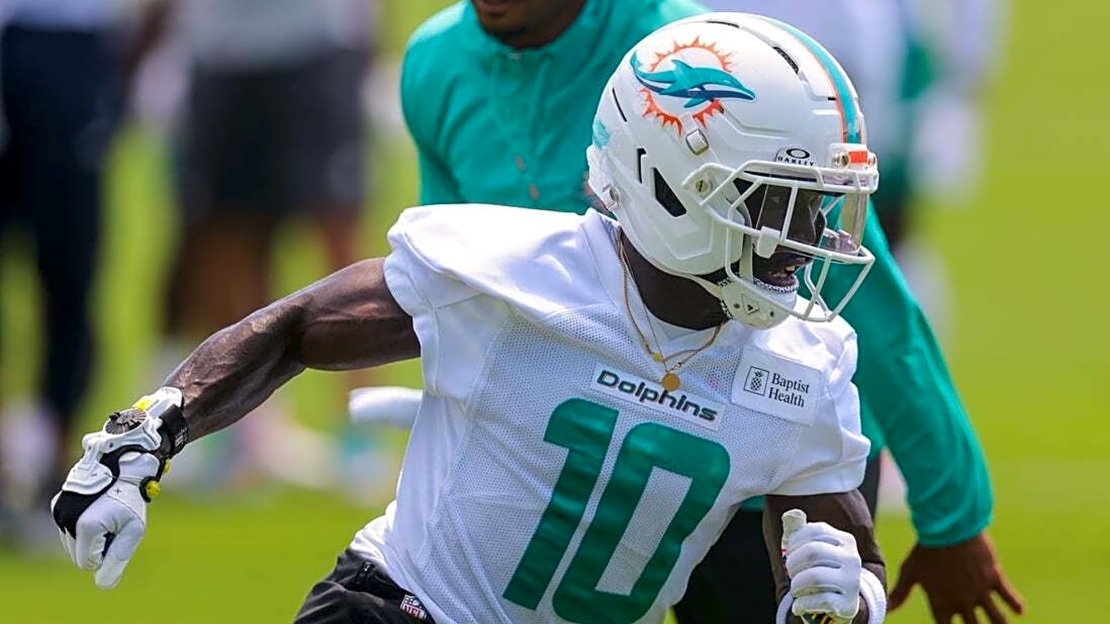 Dolphins&#39; Tyreek Hill not among team captains
