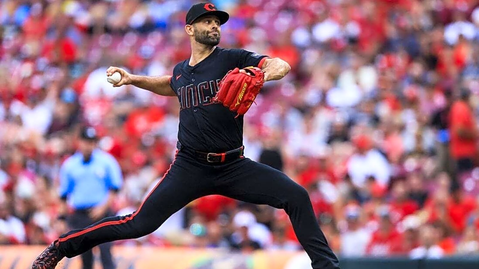 Nick Martinez takes no-hitter into ninth as Reds beat Padres