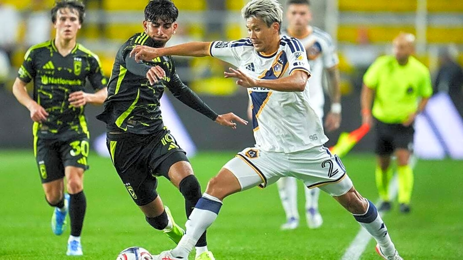 Galaxy transfer D Miki Yamane to Japanese club