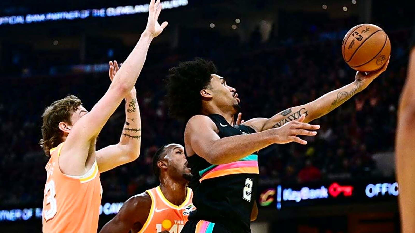 Cavaliers use big 3rd quarter to overcome Spurs