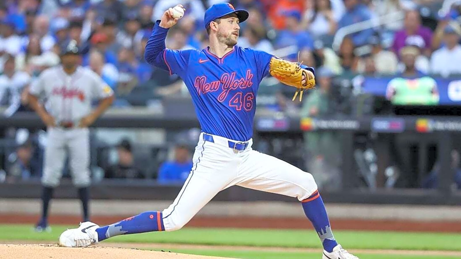 Mets starter Griffin Canning (leg) helped off field vs. Braves
