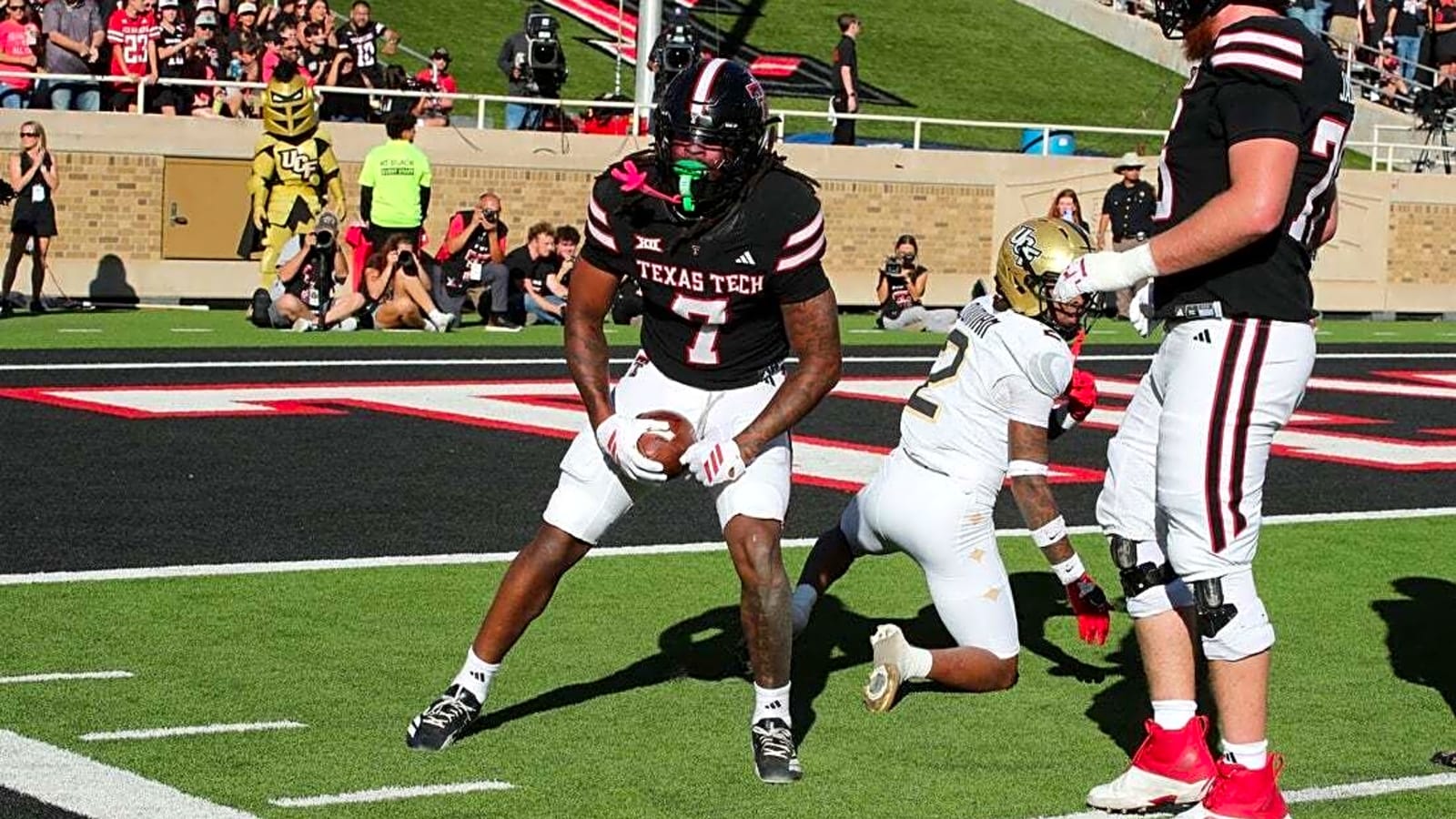 No. 6 Texas Tech rolls to commanding victory over UCF