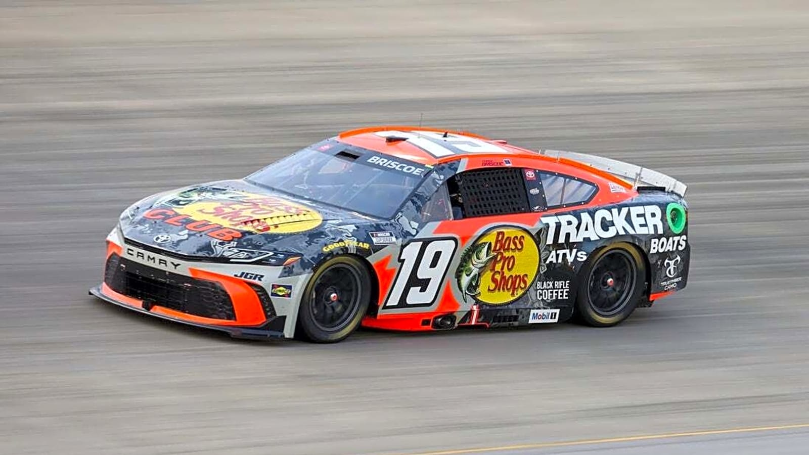 Chase Briscoe edges teammate Denny Hamlin for Pocono victory