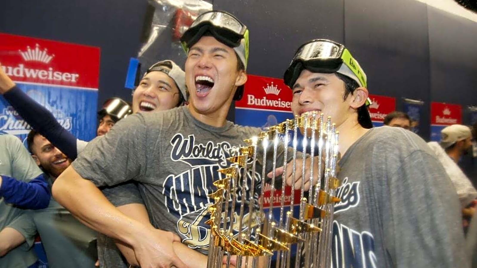 As champagne flows, Dodgers anointed 2026 World Series favorites