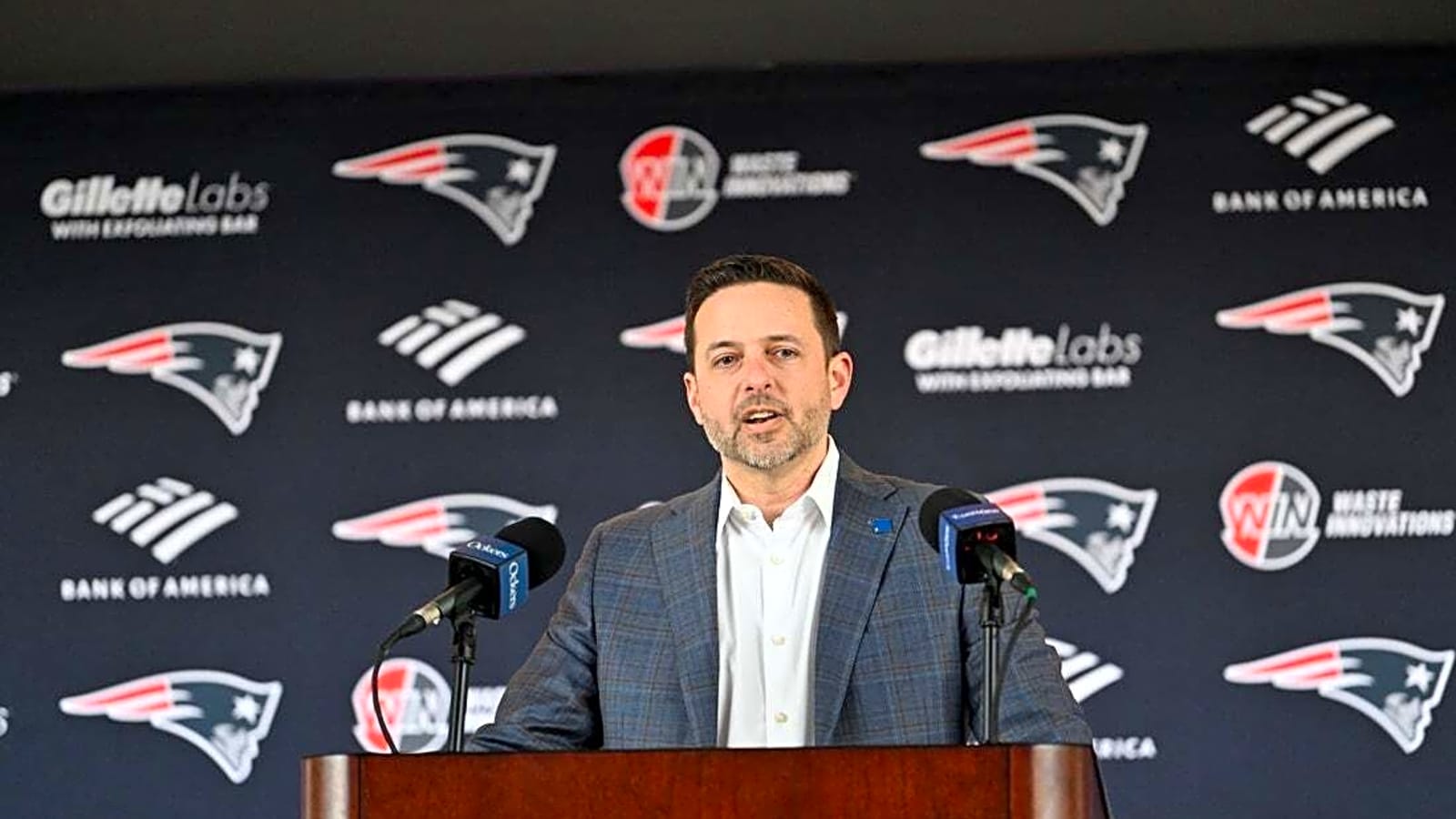 Patriots willing to part with picks if right player is available