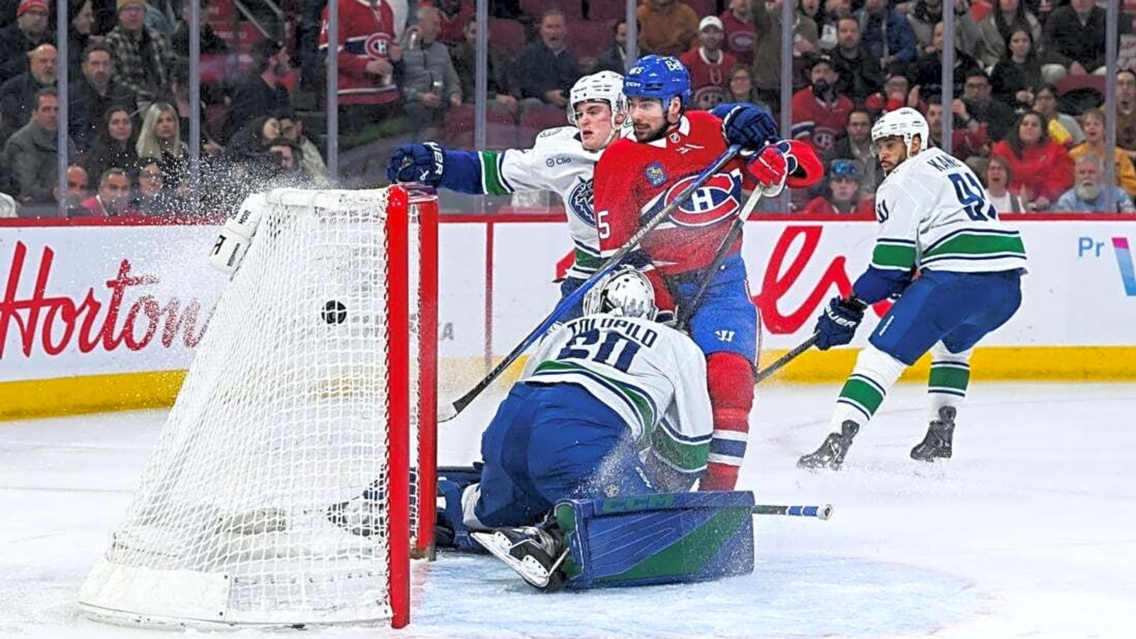 Slumping Canucks out to extend dominance of skidding Sens