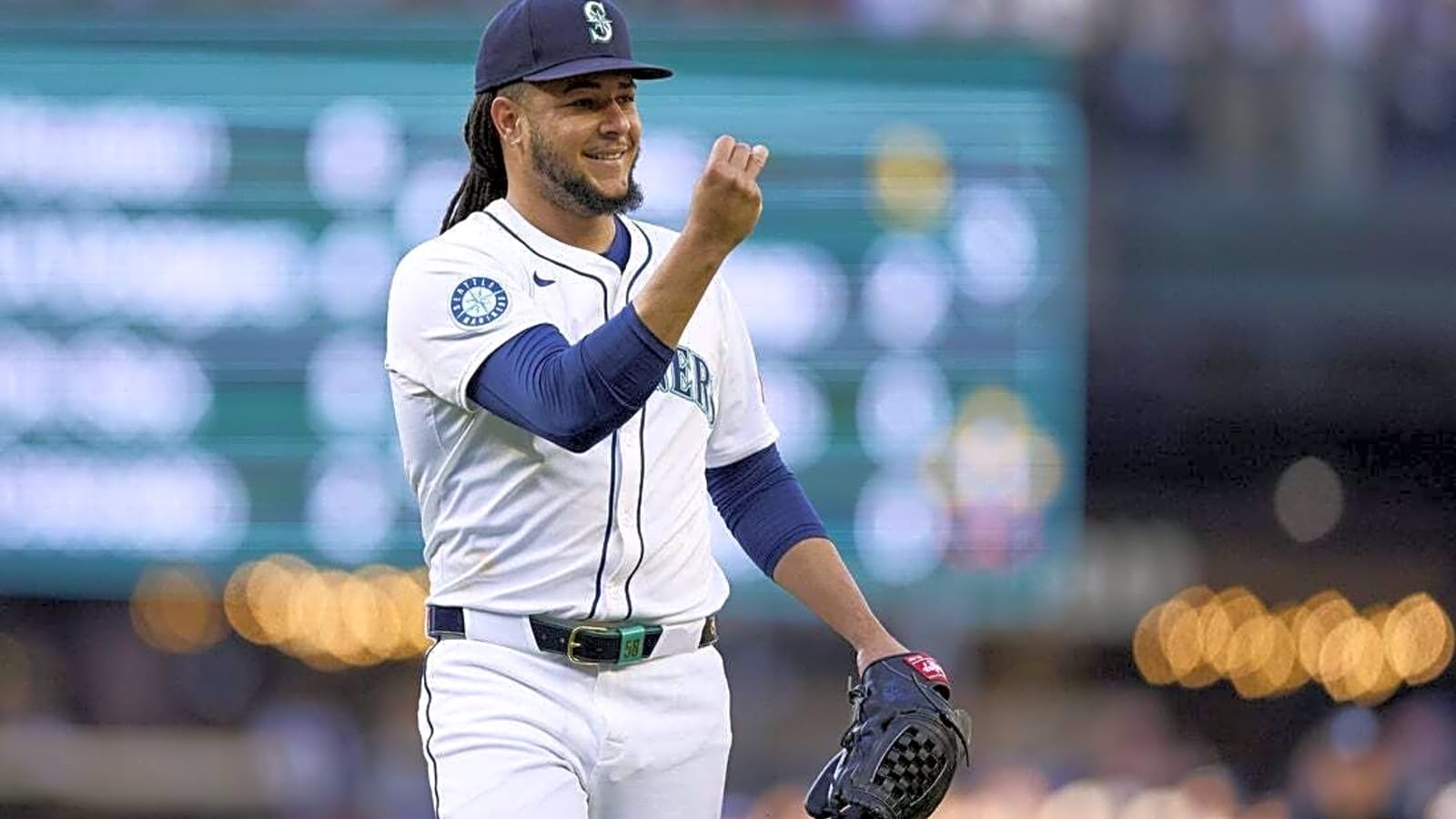 Luis Castillo, two relievers combine for 2-hitter as M&#39;s blank Pirates