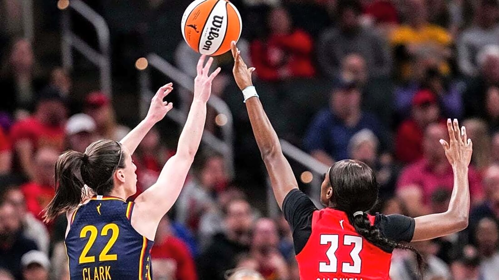 Rhyne Howard, Dream barely pull out win over Fever