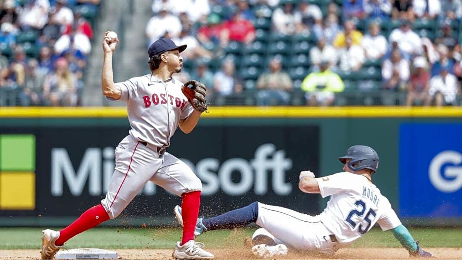 Garrett Crochet lifts streaking Red Sox over Mariners