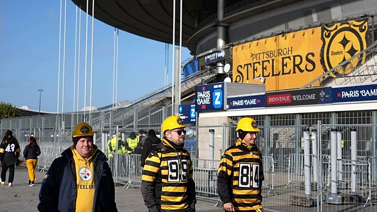 Aaron Rodgers, Steelers topple Saints in Paris
