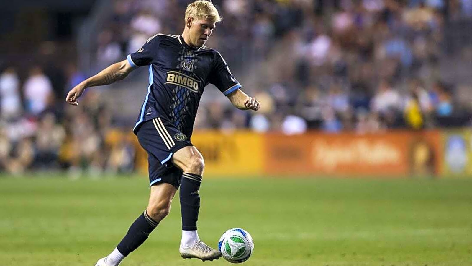 Union agree to extension with All-Star D Jakob Glesnes