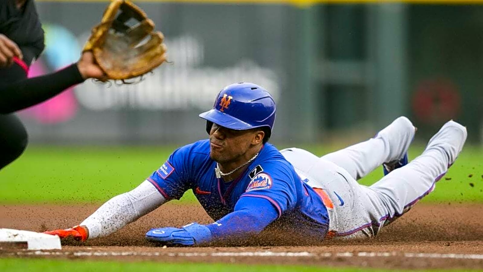 Edwin Diaz helps Mets close out narrow victory over Reds