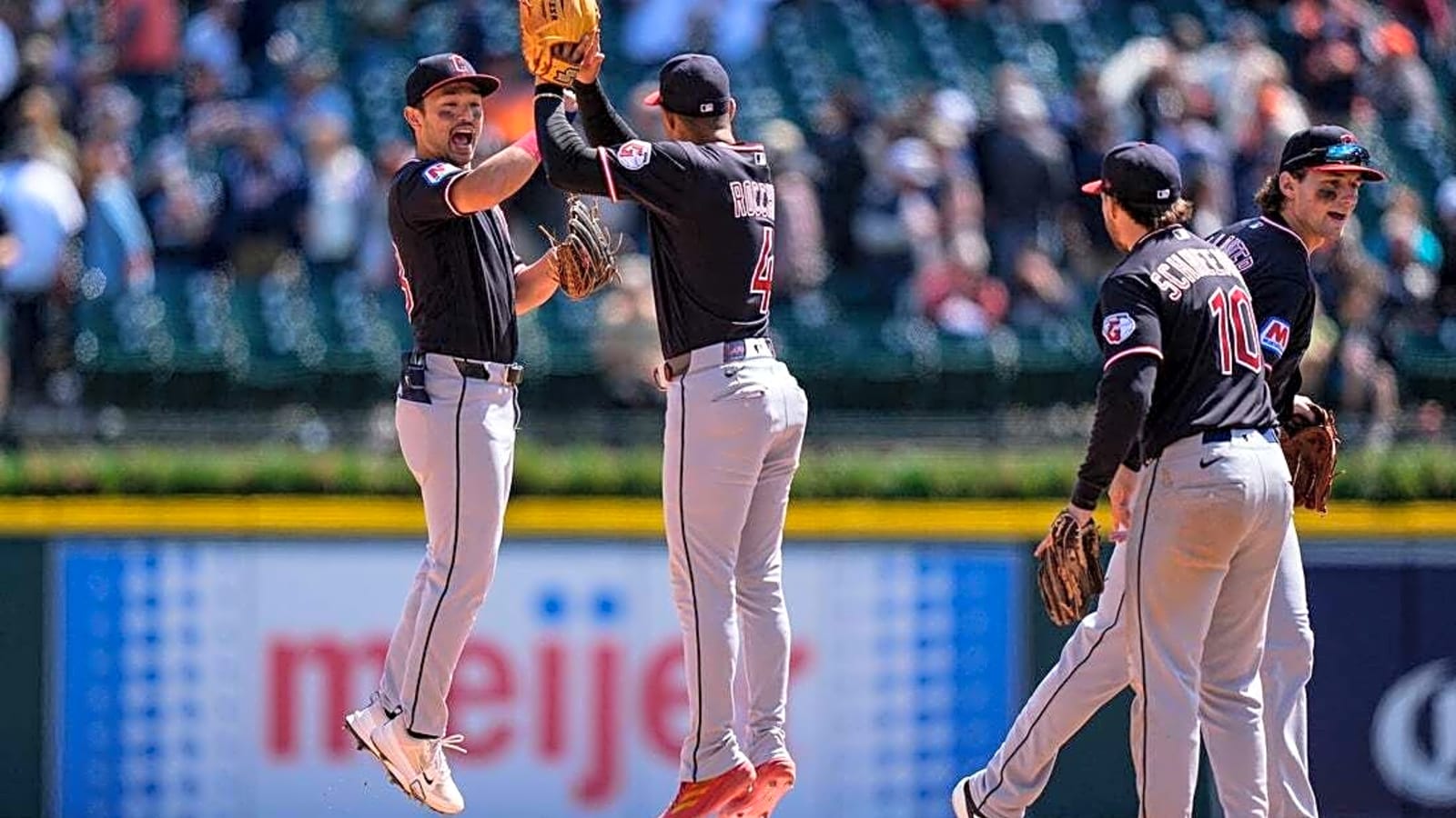 MLB roundup: Guardians complete 4-game sweep of Tigers