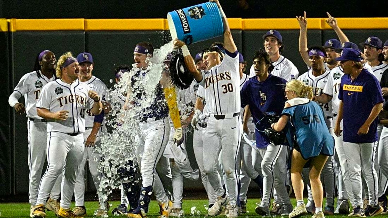 LSU walks off Arkansas to advance to MCWS finals