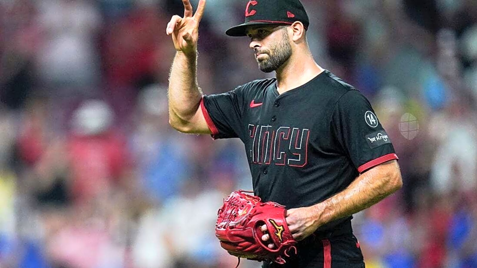 MLB roundup: Reds&#39; Nick Martinez nearly no-hits Padres