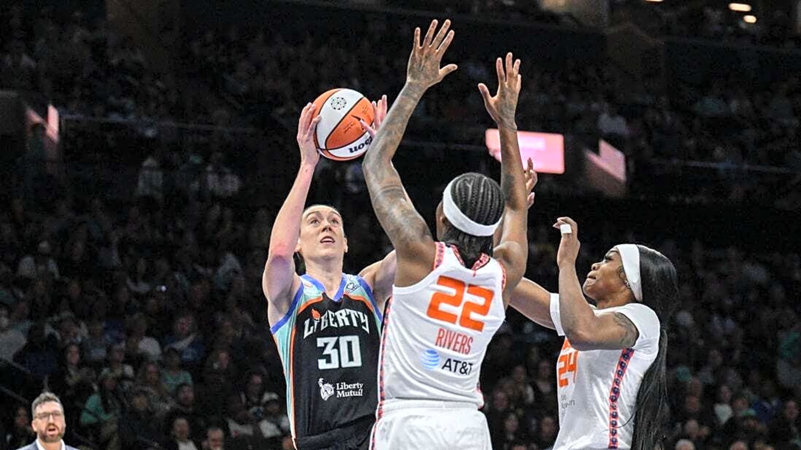Breanna Stewart, depleted Liberty rout Sun in season opener