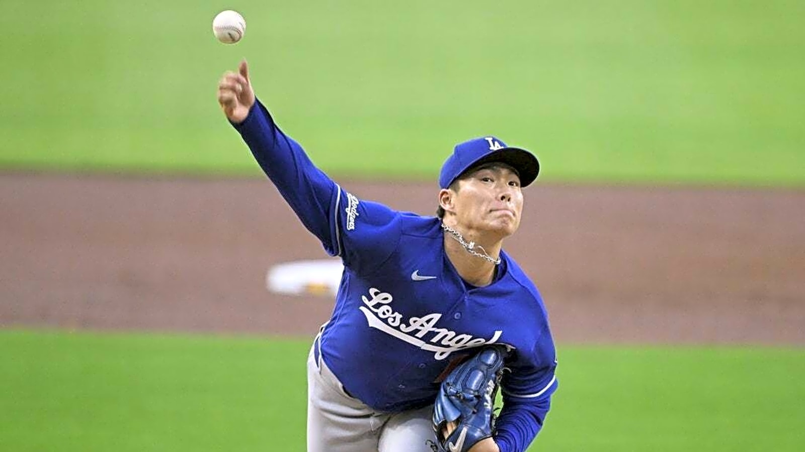 Yoshinobu Yamamoto, Dodgers chase series win vs. Brewers