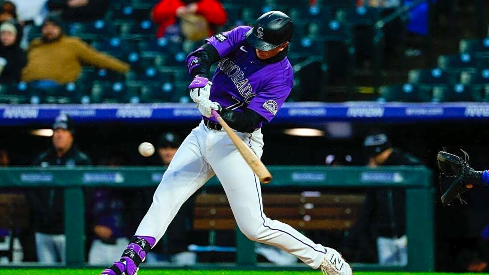 Rockies hang on to beat Rangers