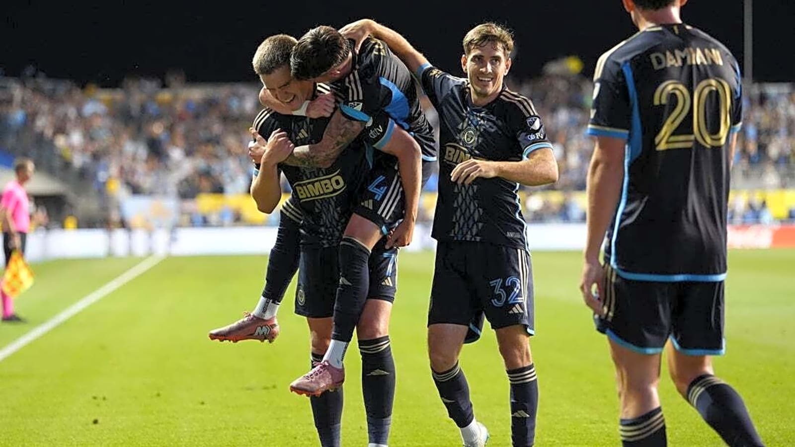 Philadelphia tops NYCFC to clinch Supporters&#39; Shield
