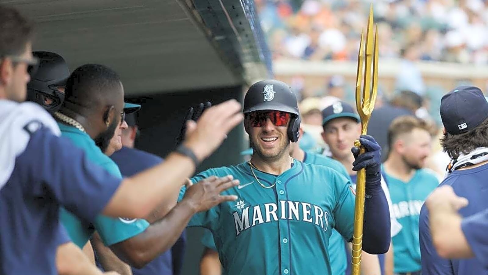 Mariners pull away from Tigers in top of the ninth