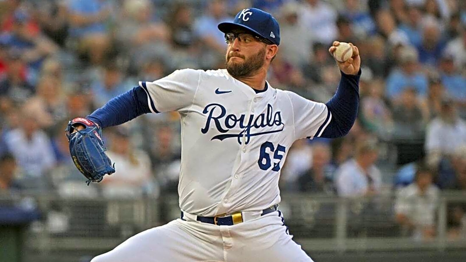 Sinking Royals vow to &#39;keep fighting&#39; against surging Dodgers