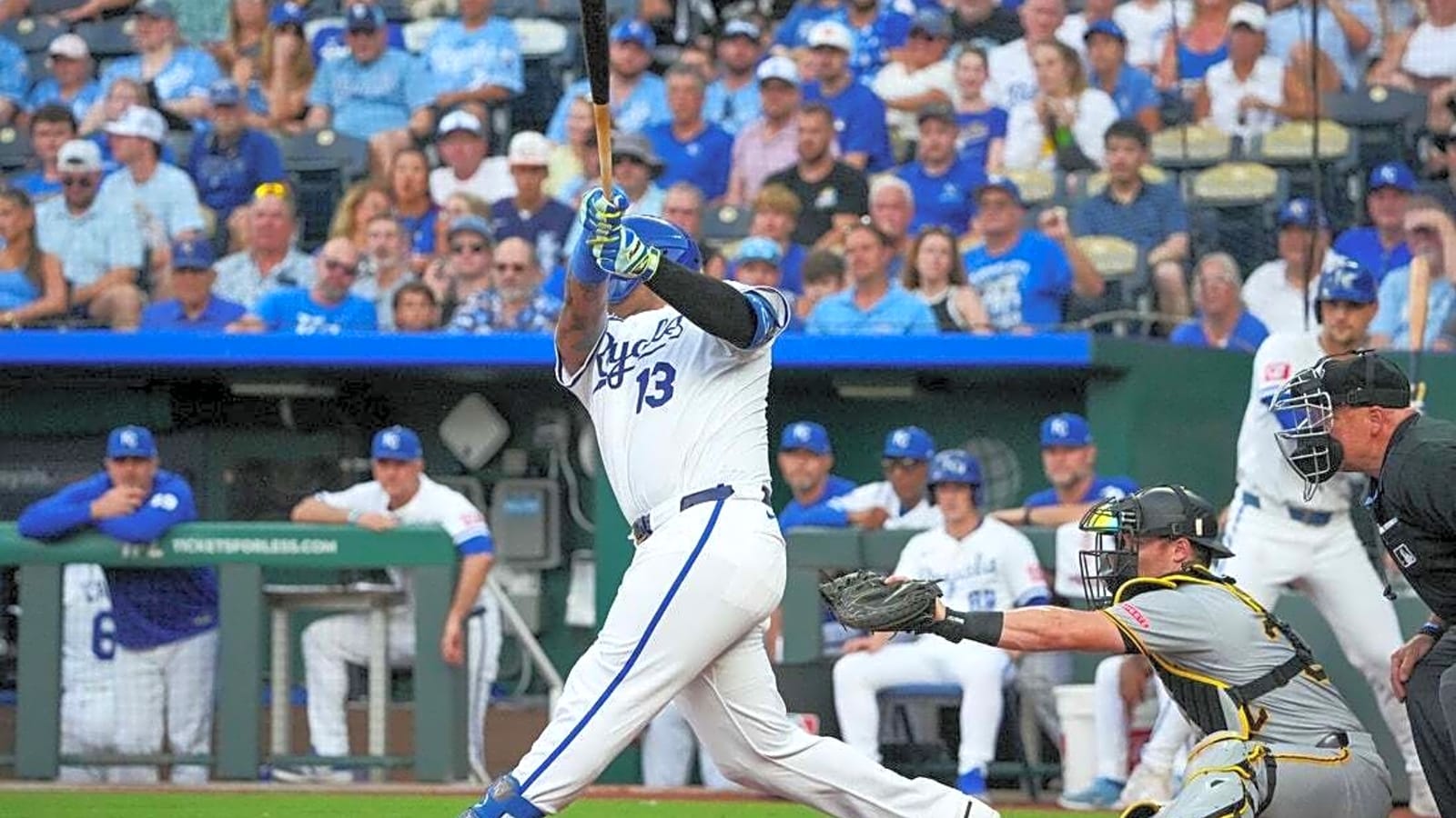 Royals smack 4 HRs to back strong pitching in win over Pirates