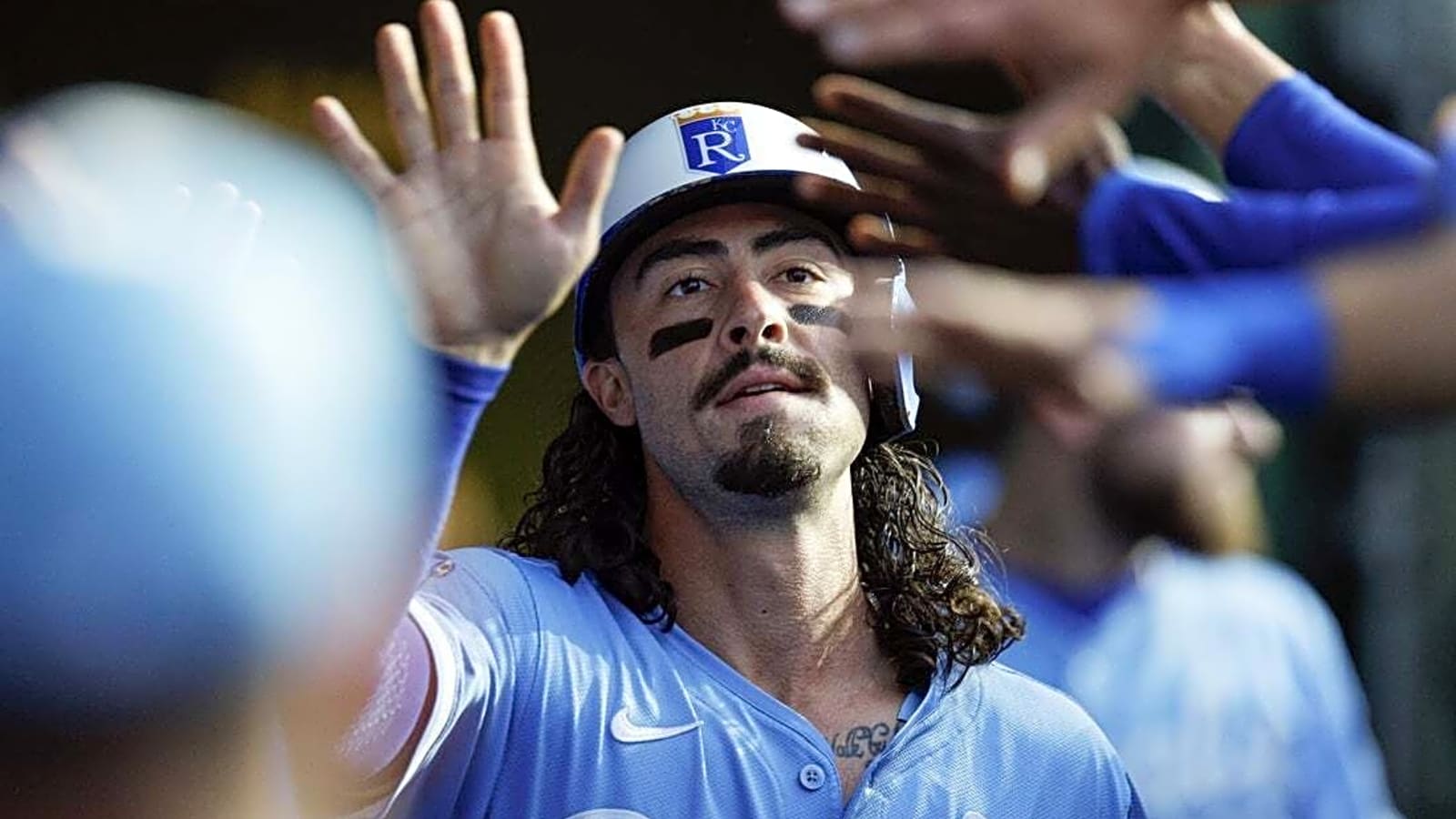 Guardians, Royals battle with eye on wild-card race