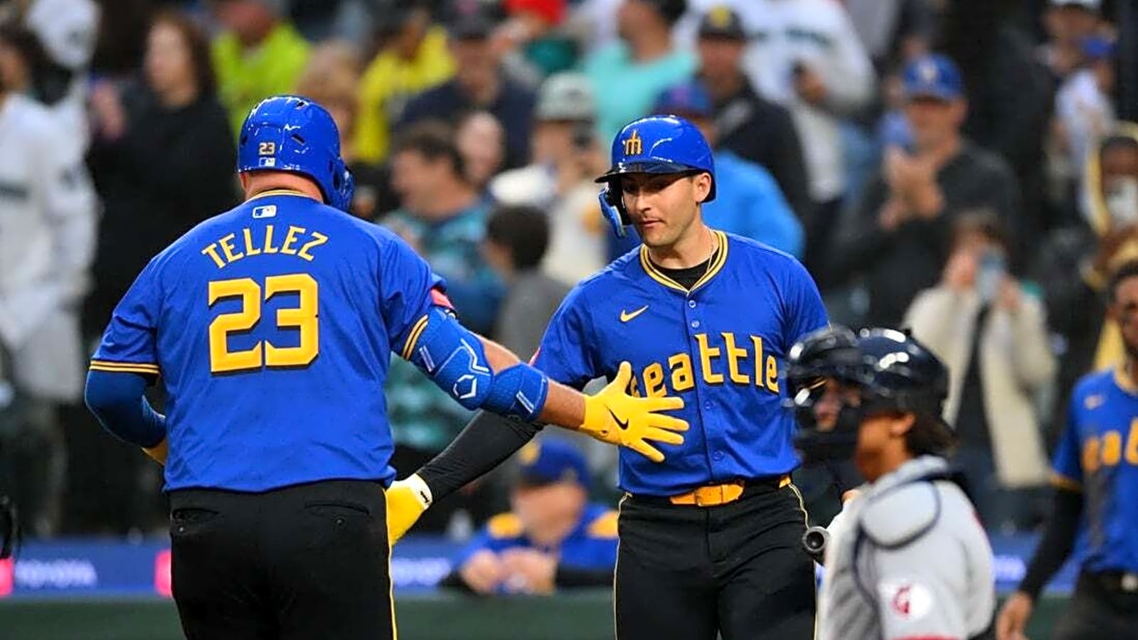 Mariners ride 4-run 7th to victory over Guardians