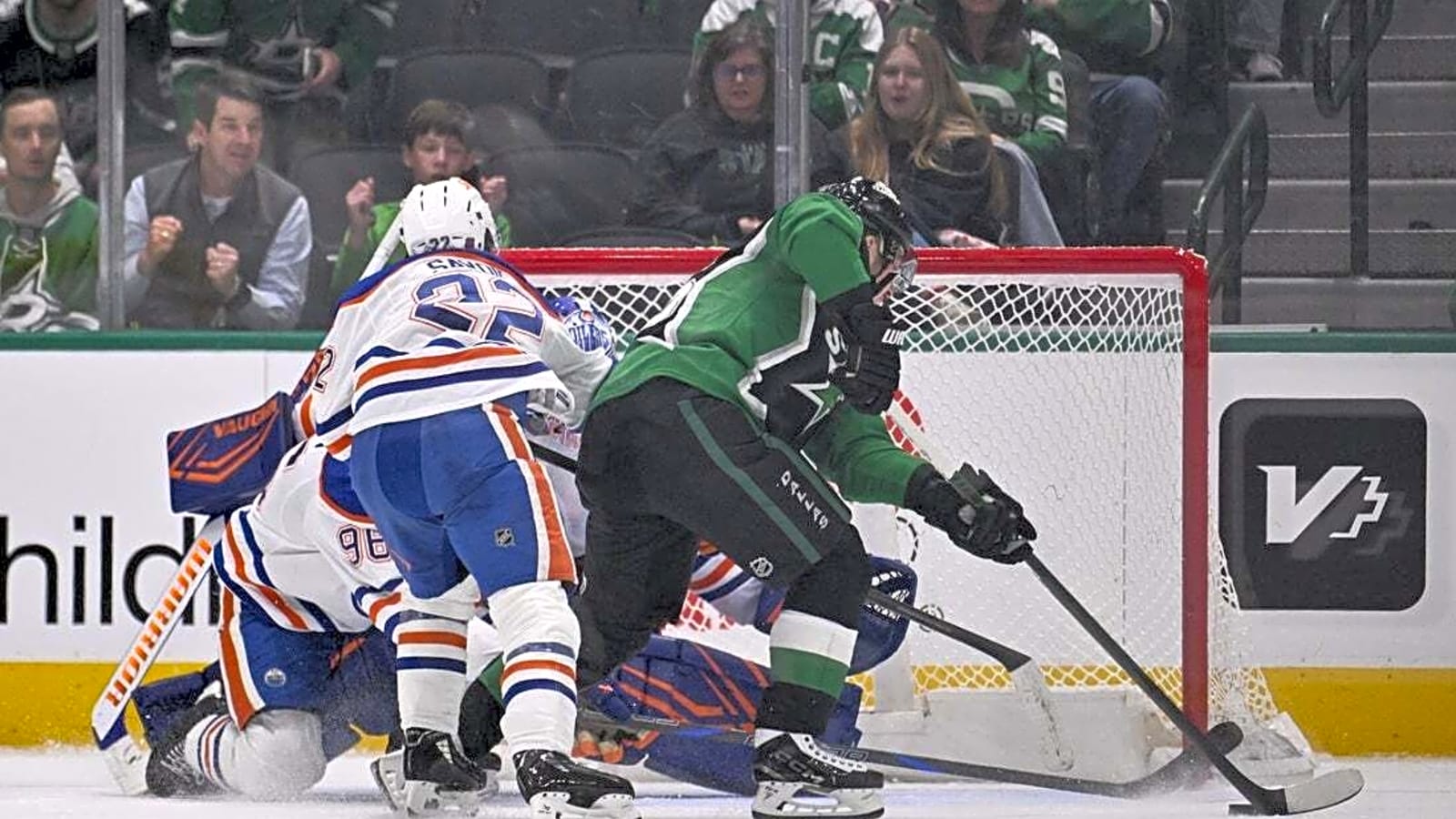 NHL roundup: Stars stomp Oilers, run point streak to 14