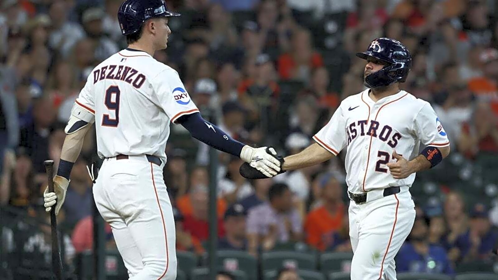Astros&#39; Jose Altuve leaves game with hamstring tightness