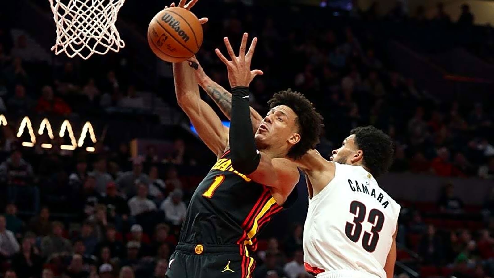 Blazers stay hot, take care of Hawks