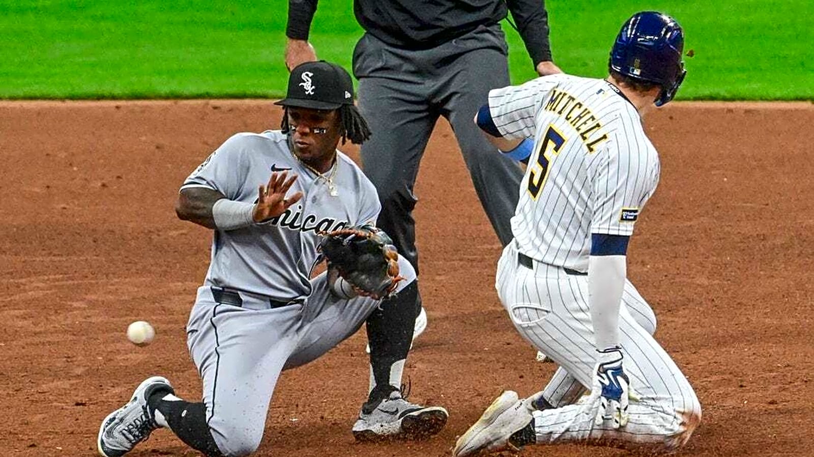 Brice Turang provides lift as Brewers handle White Sox