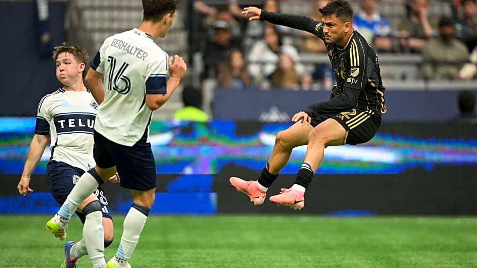 Whitecaps hang on to edge LAFC 1-0