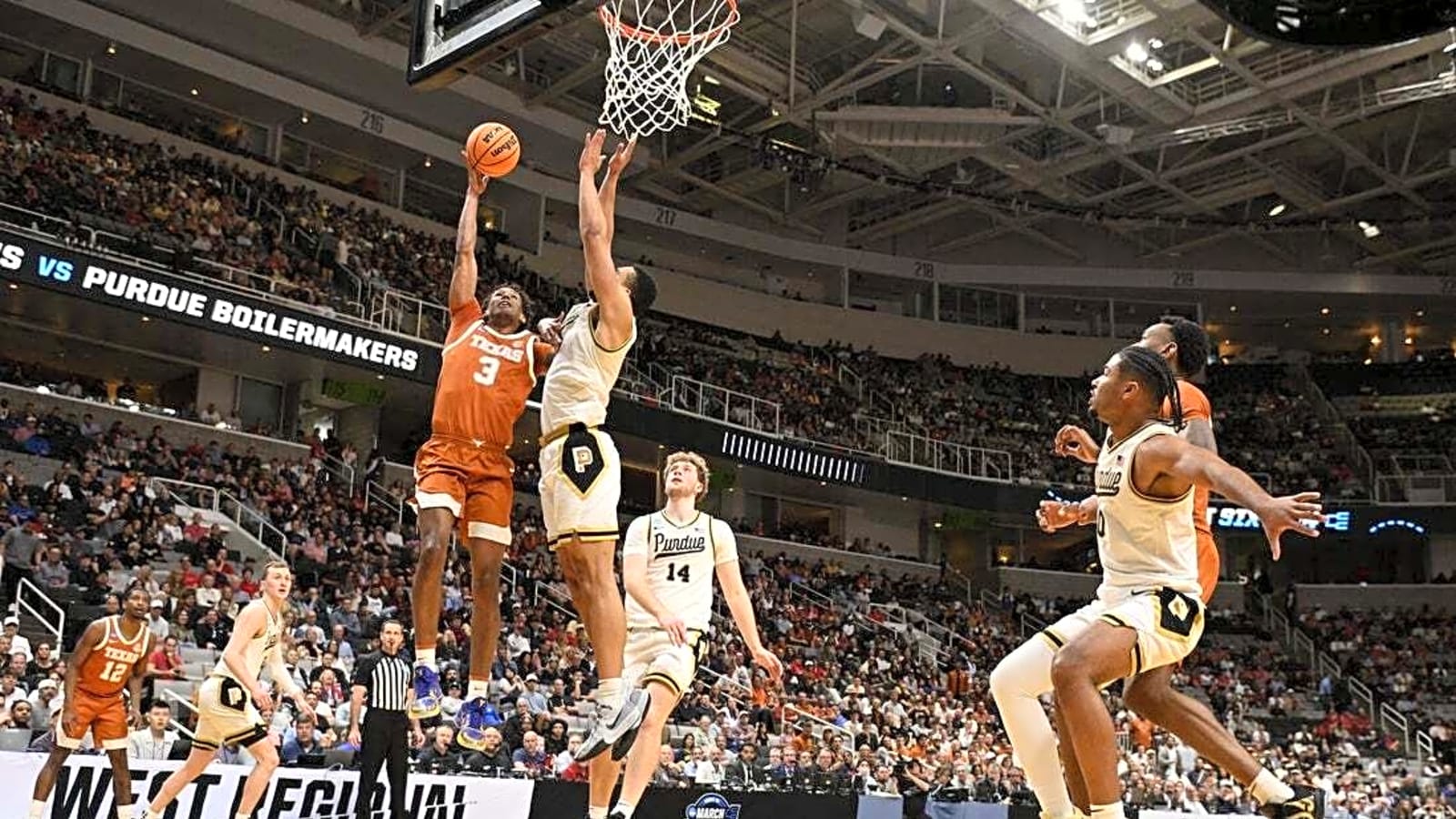 Texas F Dailyn Swain declares for NBA draft