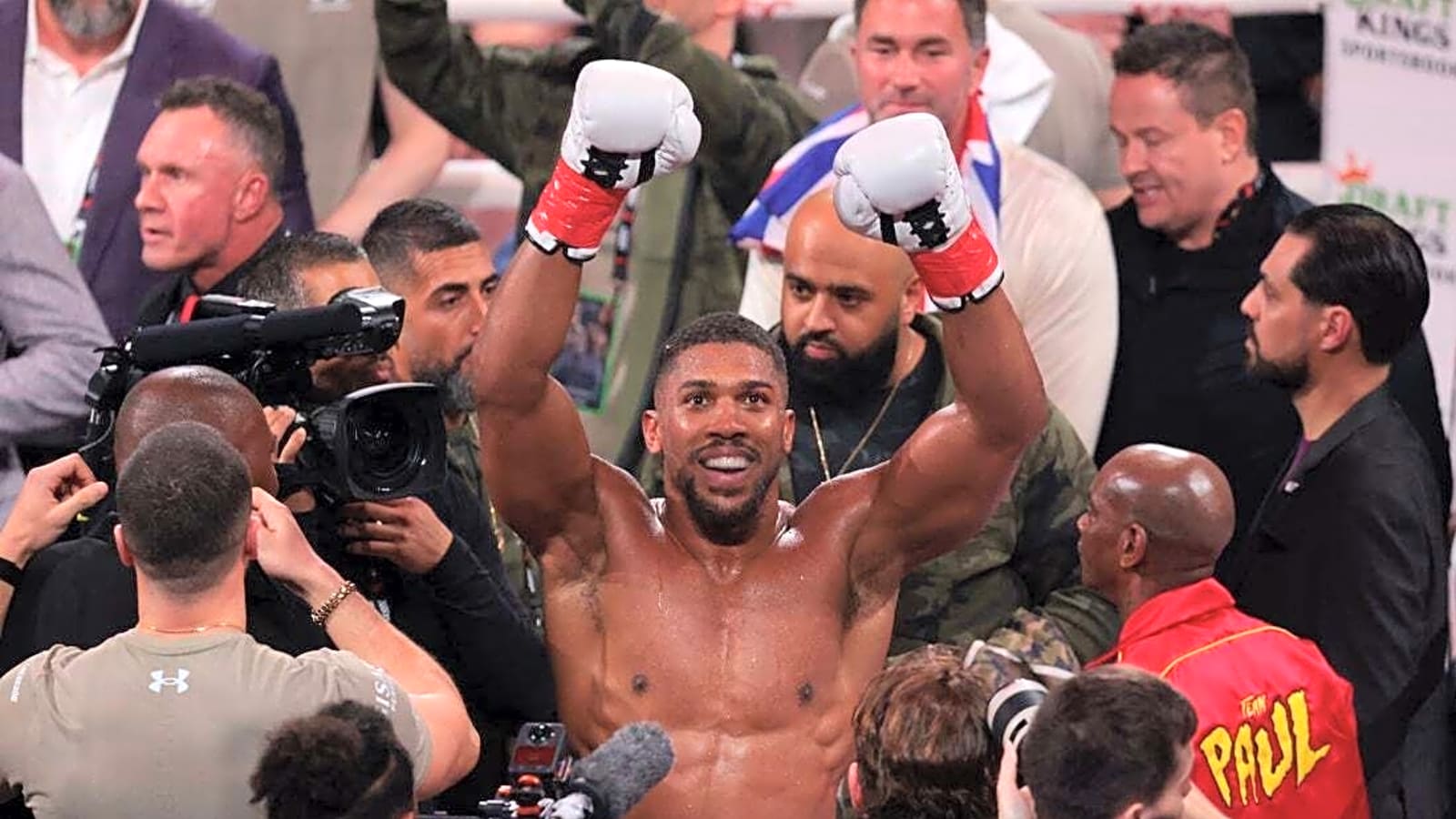 Boxer Anthony Joshua hurt in fatal crash in Nigeria