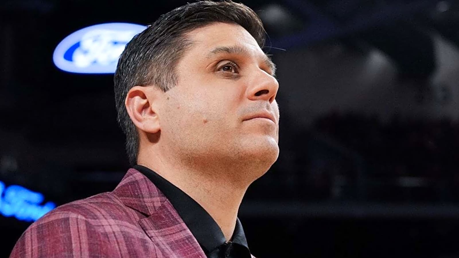 Charlotte hires former Cincinnati coach Wes Miller