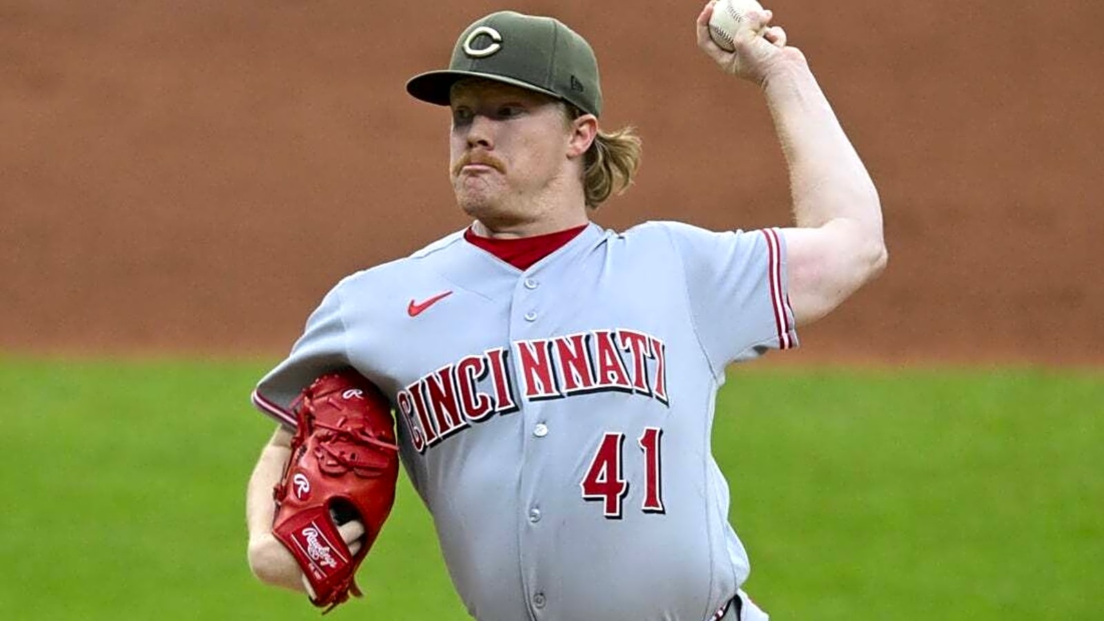 Reds hold off Guardians push to win second straight