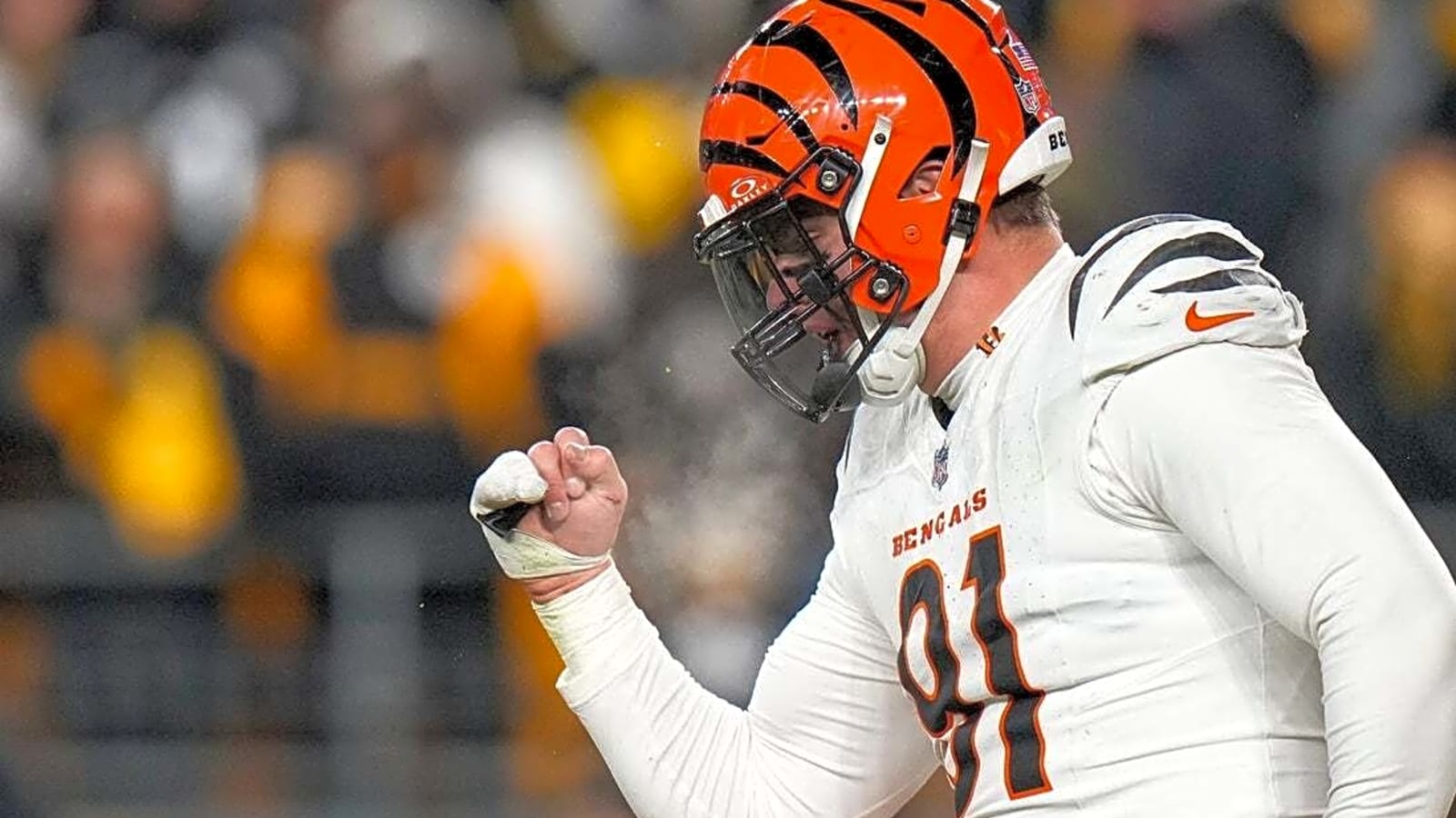 Owner wades into Bengals-Trey Hendrickson standoff