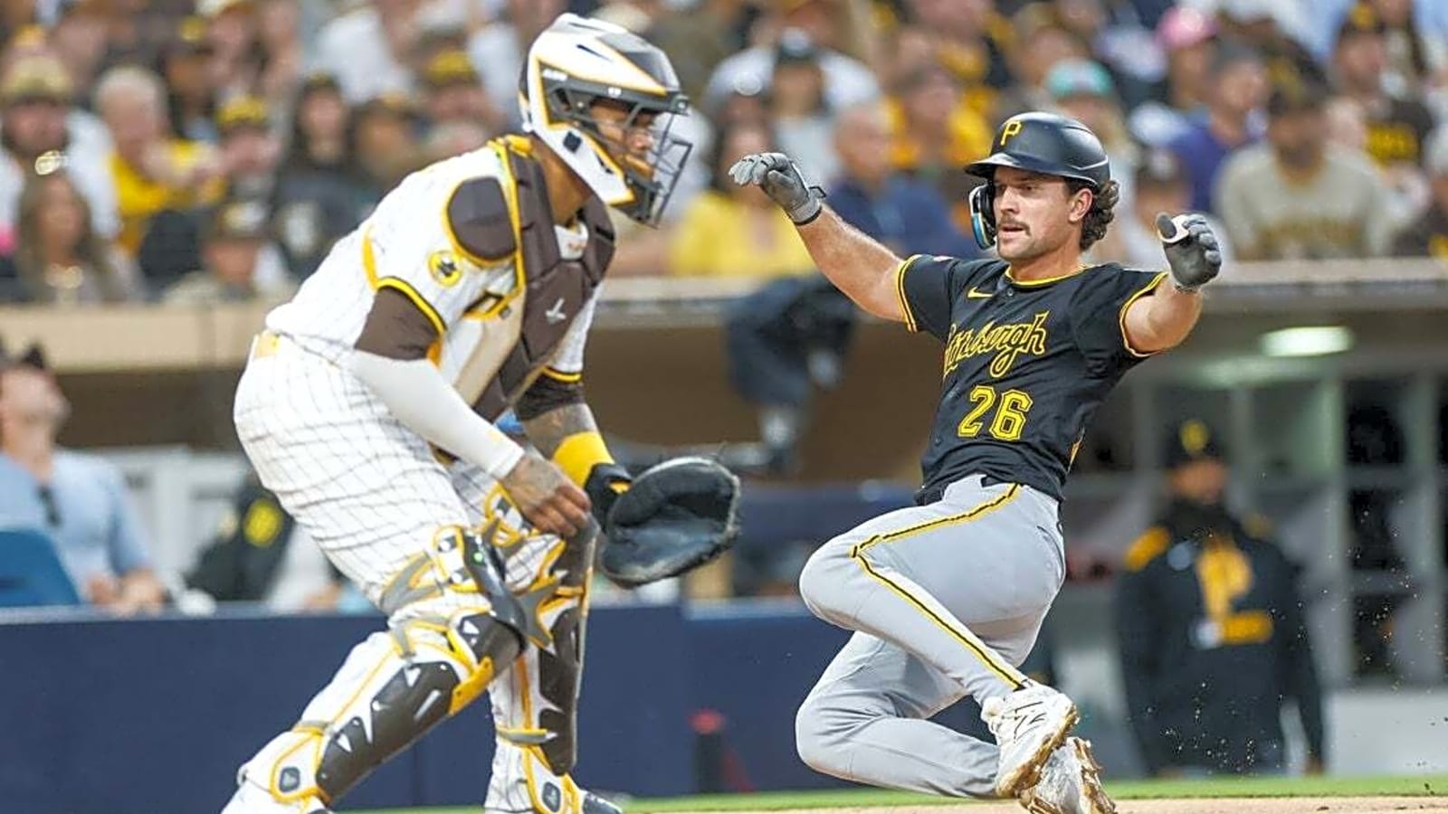 Pirates&#39; pitching, hitting too much for Padres