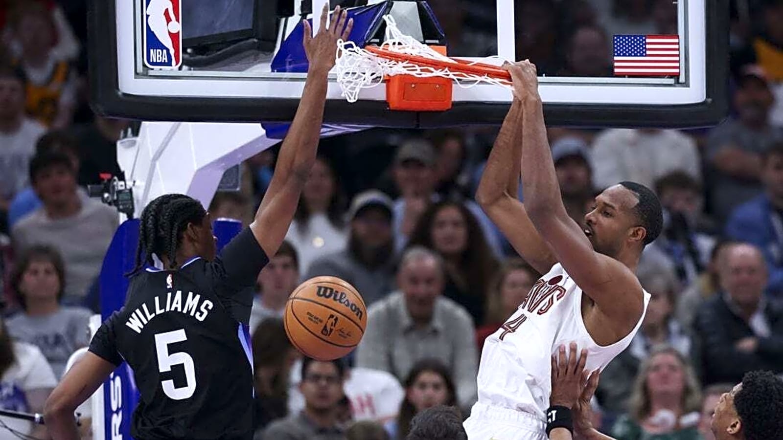 Evan Mobley powers Cavaliers past Jazz