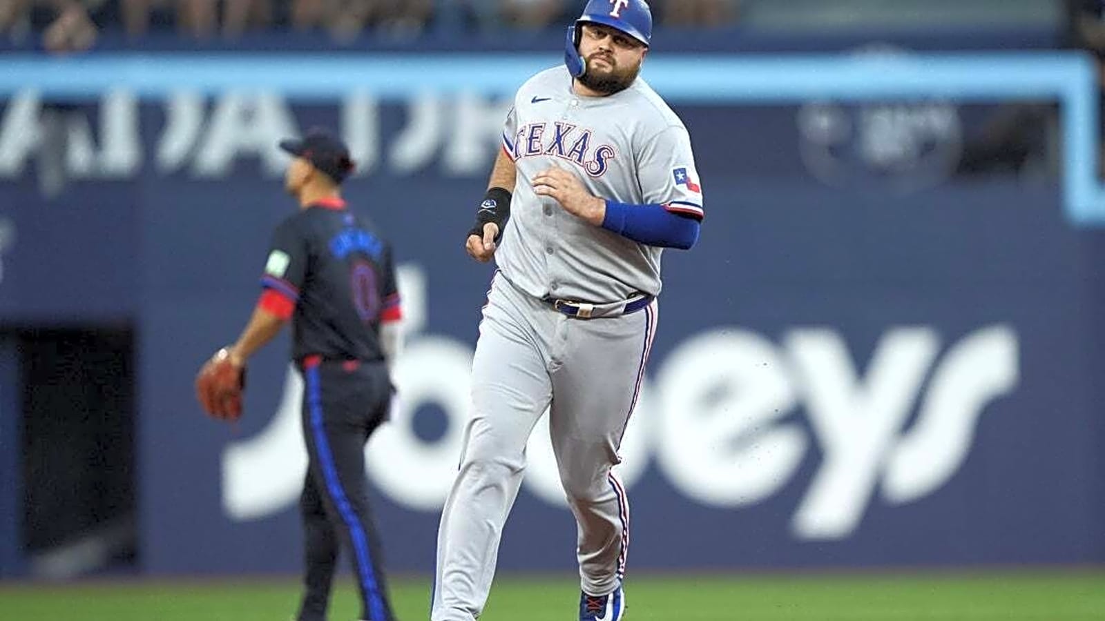 Alejandro Kirk&#39;s 4 RBIs help Blue Jays rally past Rangers