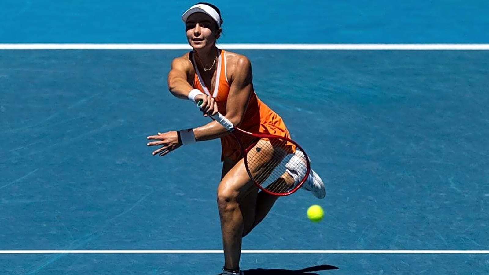 Iva Jovic survives up-and-down Dubai opener