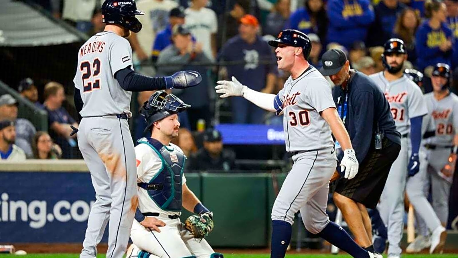 Tigers edge Mariners in 11-inning Game 1 thriller