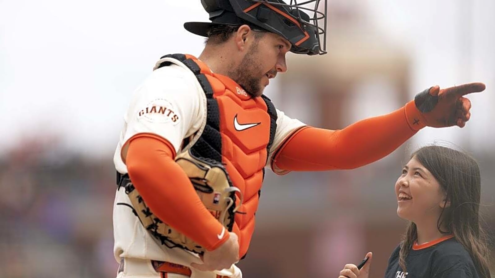 Guardians get Gold Glove-winning C Patrick Bailey from Giants