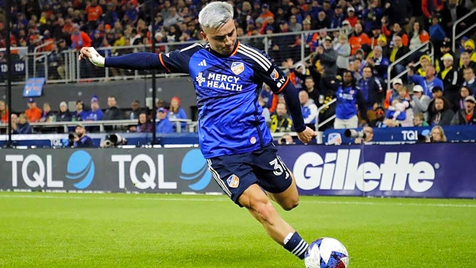 FC Cincinnati transfer D Alvaro Barreal to Brazil's Santos