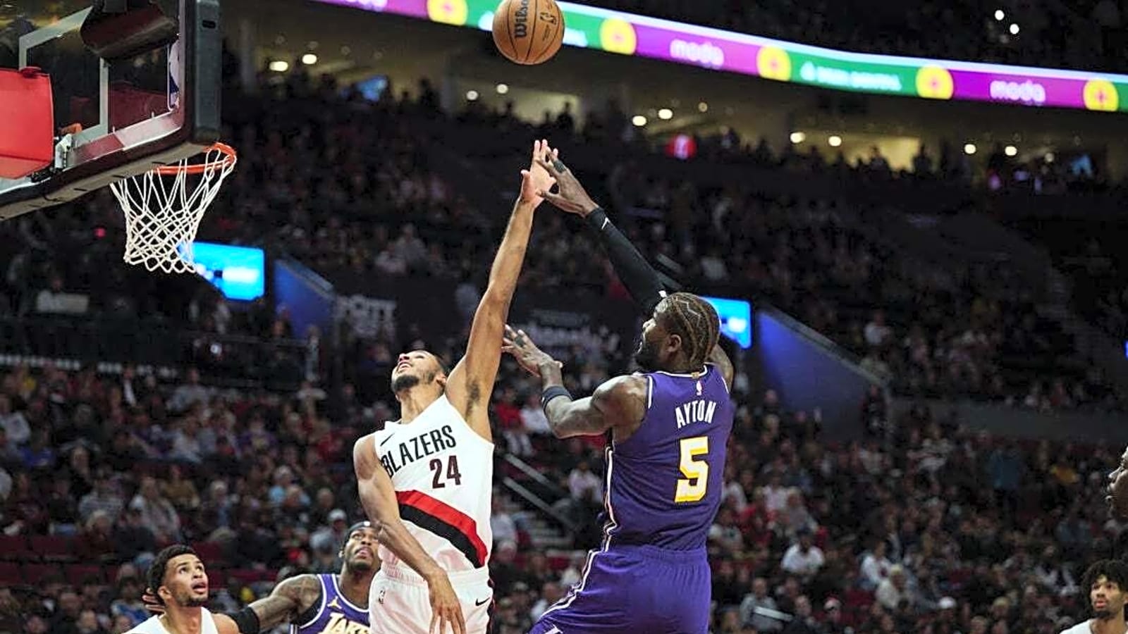 Lakers, minus mainstays, surge past Trail Blazers